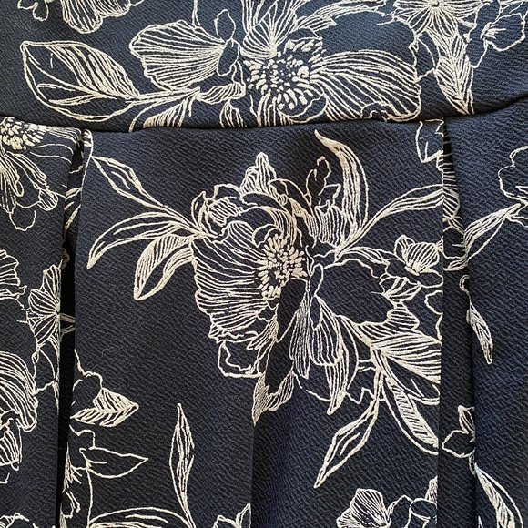 Soprano Navy / White Floral Halter Fit and Flare Dress Sz Med (juniors) NWT - Picture 7 of 7